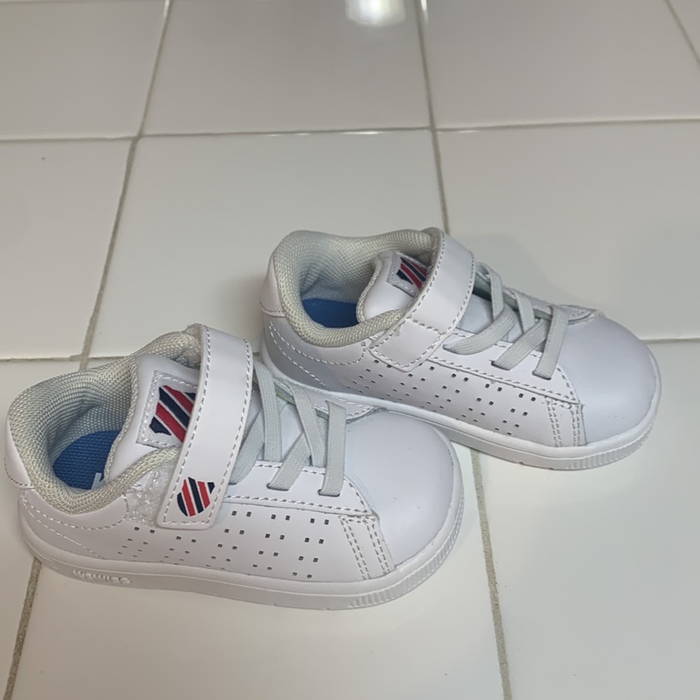 4.5 unisex KSwiss velcro slip on sneakers NWOT. Pristine condition
